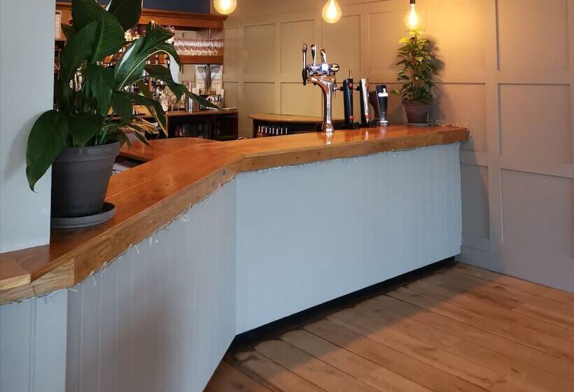 فندق The River Haven