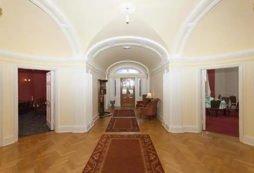 Hotelli Woodland House