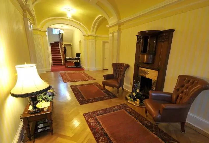 Hotelli Woodland House