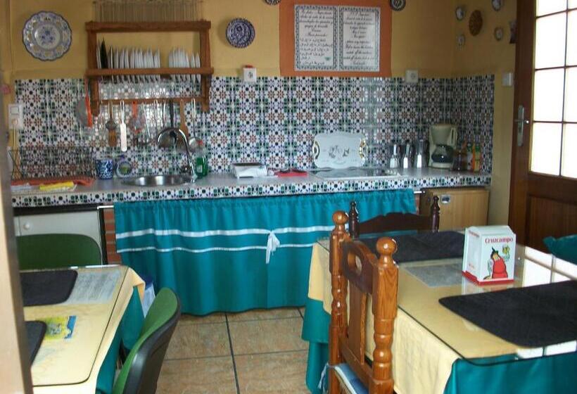 هاستل Pensión Moni Albayzin