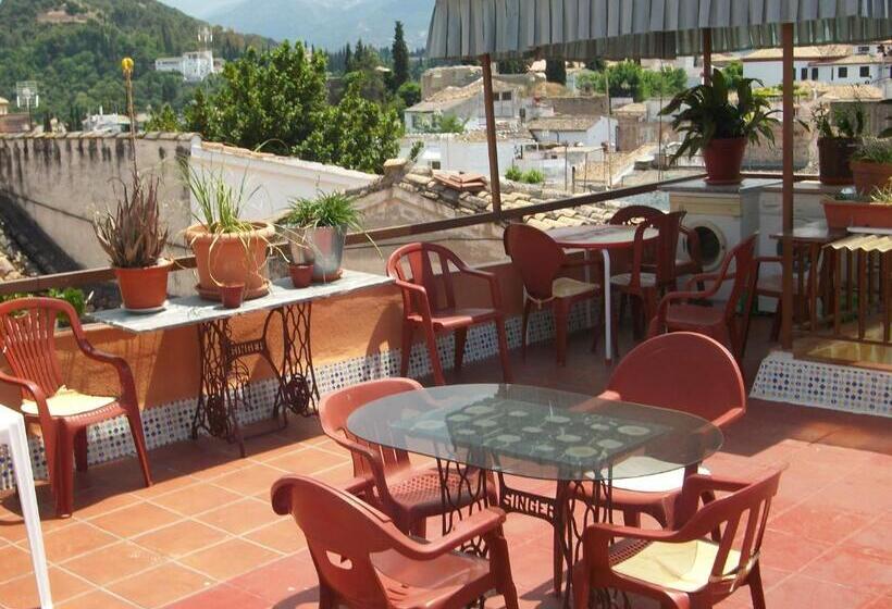 هاستل Pensión Moni Albayzin