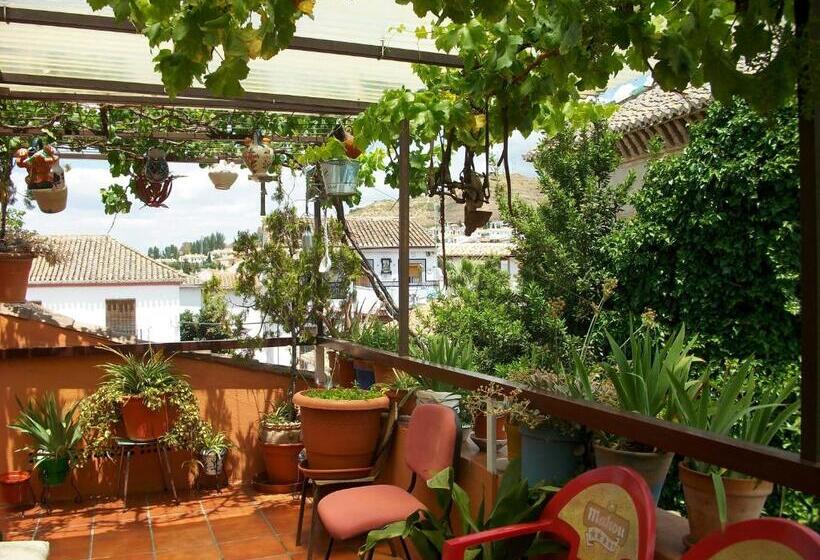 هاستل Pensión Moni Albayzin