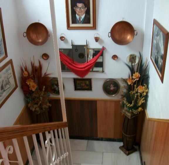 هاستل Pensión Moni Albayzin