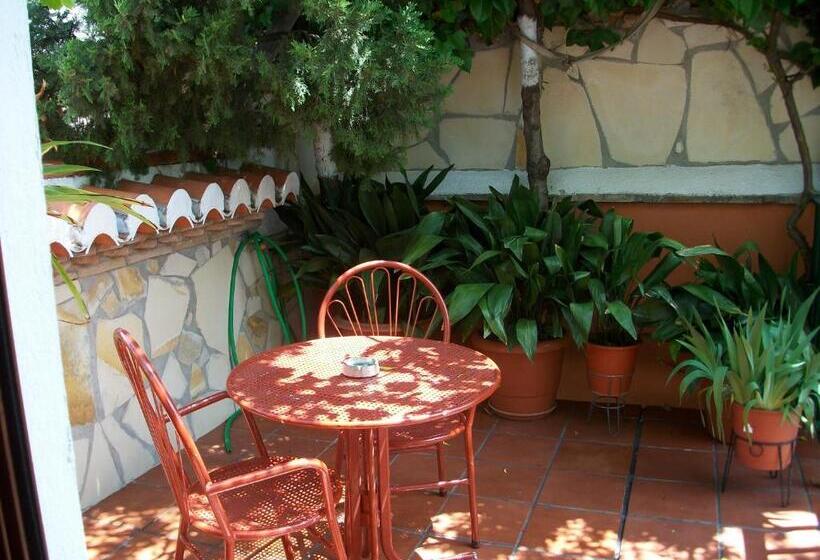 هاستل Pensión Moni Albayzin