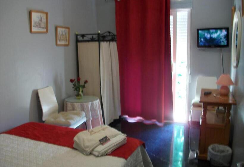 هاستل Pensión Moni Albayzin