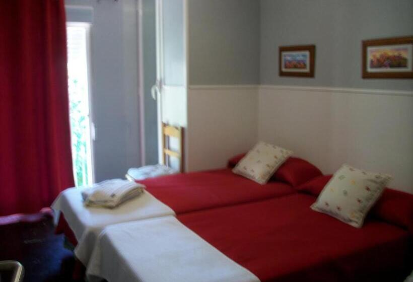 هاستل Pensión Moni Albayzin