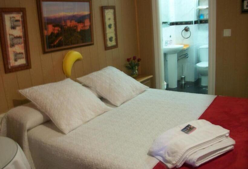 هاستل Pensión Moni Albayzin