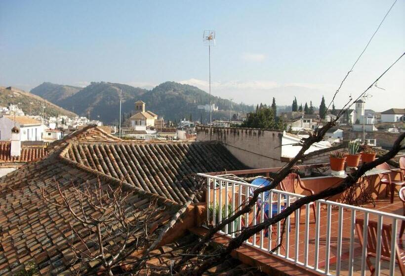 هاستل Pensión Moni Albayzin