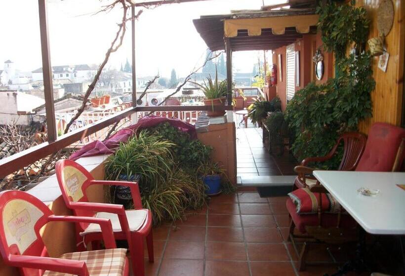 هاستل Pensión Moni Albayzin