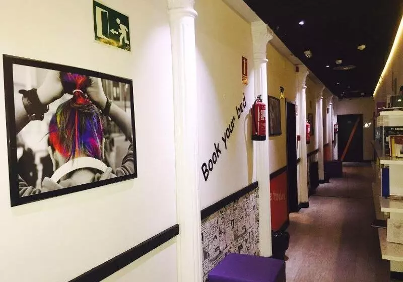 هتل Hostels Meetingpoint