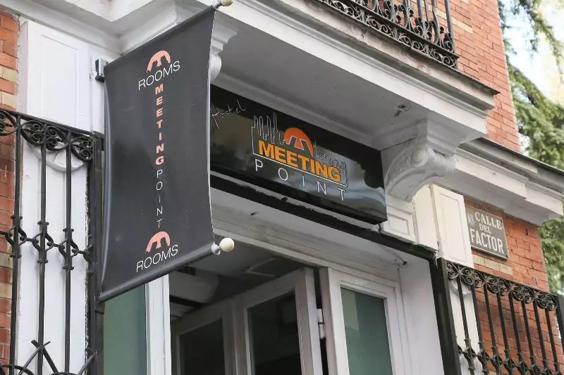 هتل Hostels Meetingpoint