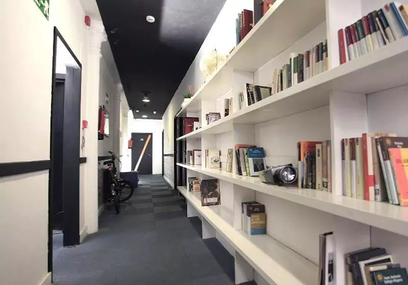 هتل Hostels Meetingpoint
