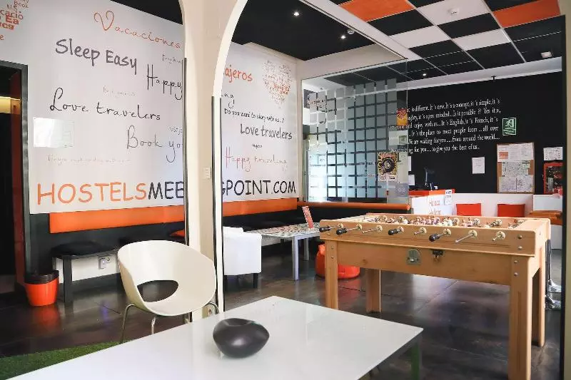 هتل Hostels Meetingpoint