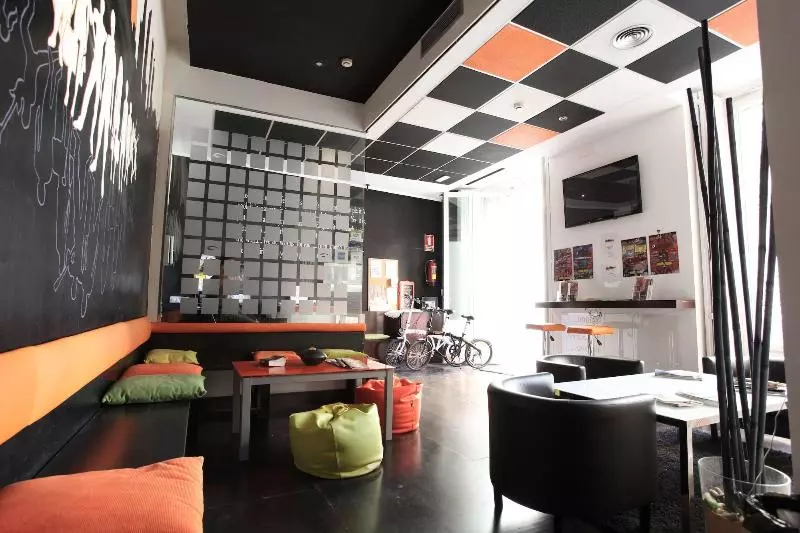 هتل Hostels Meetingpoint