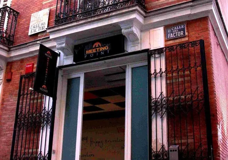 هتل Hostels Meetingpoint