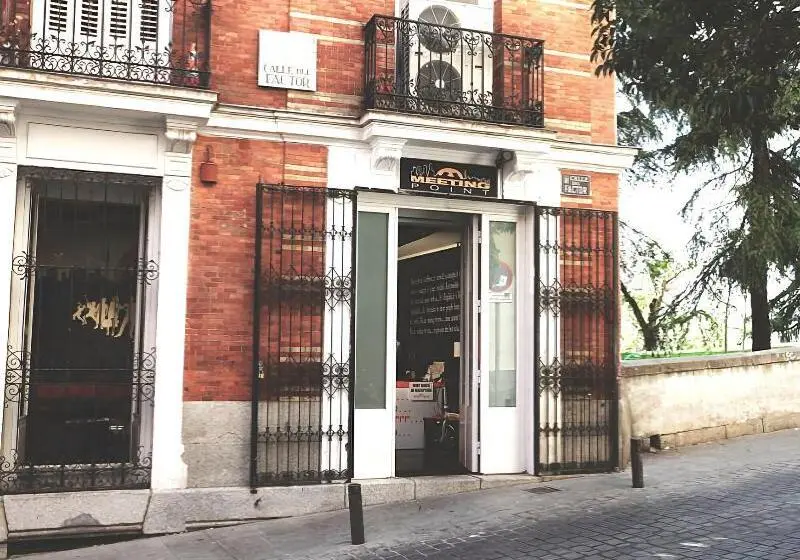 هتل Hostels Meetingpoint