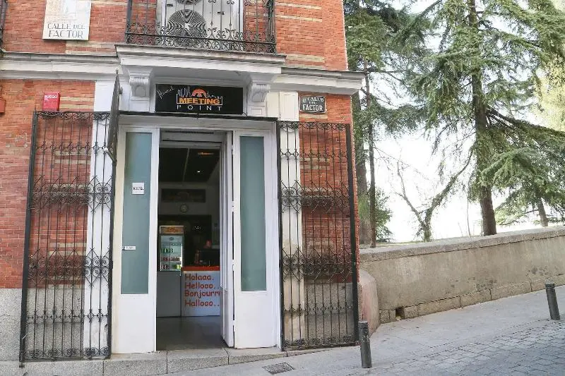 هتل Hostels Meetingpoint