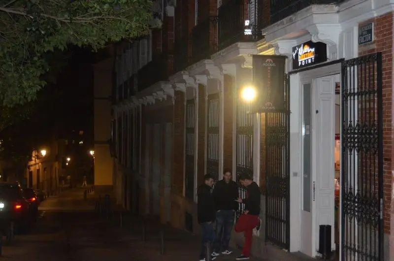 هتل Hostels Meetingpoint