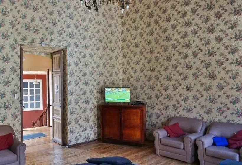 هاستل Hostal Mochiliers Bed And Breakfast