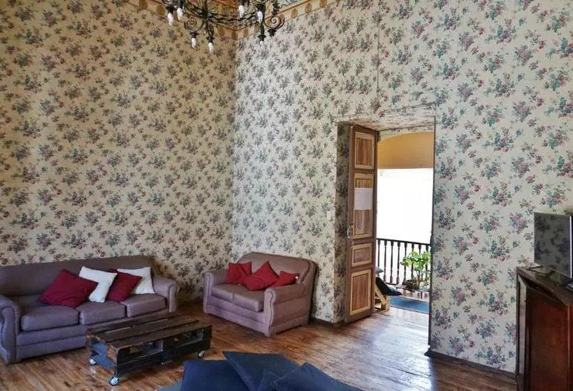 هاستل Hostal Mochiliers Bed And Breakfast