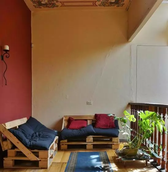هاستل Hostal Mochiliers Bed And Breakfast