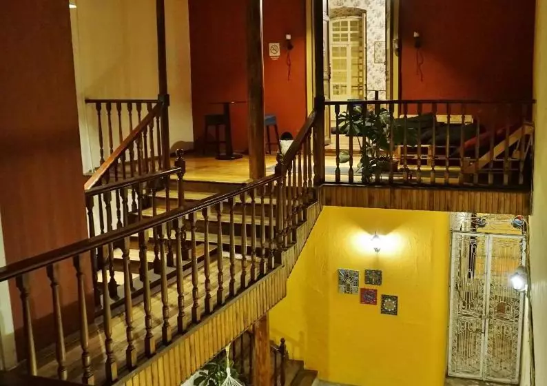 هاستل Hostal Mochiliers Bed And Breakfast