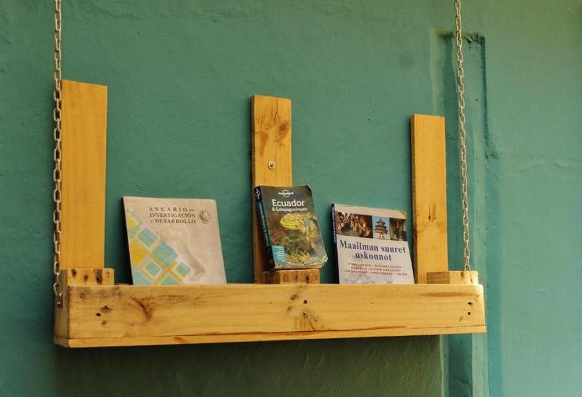 Herberge Hostal Mochiliers Bed And Breakfast