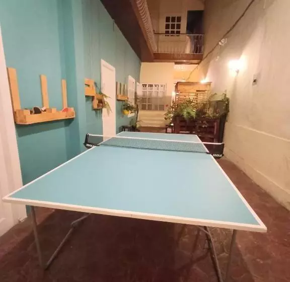 هاستل Hostal Mochiliers Bed And Breakfast