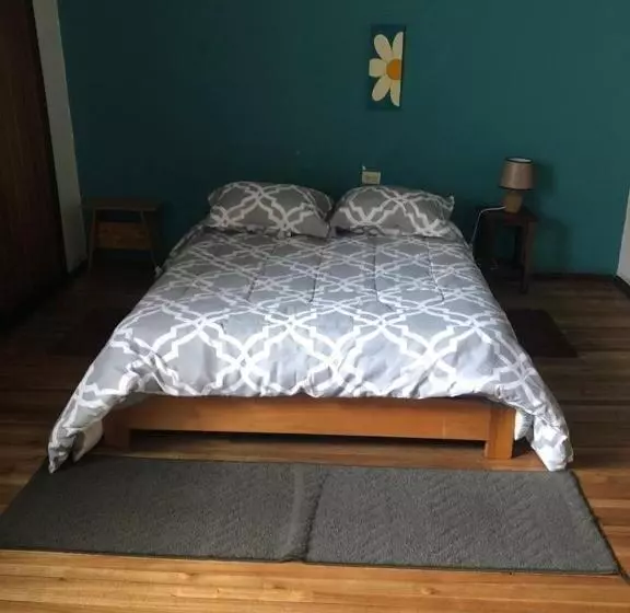 هاستل Hostal Mochiliers Bed And Breakfast