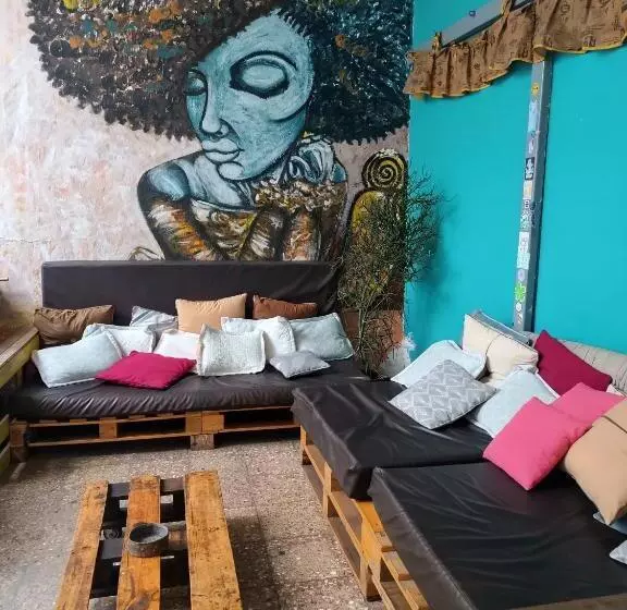 هاستل Hostal Mochiliers Bed And Breakfast