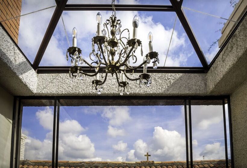 Bed and Breakfast Mariscal Inn & Suites