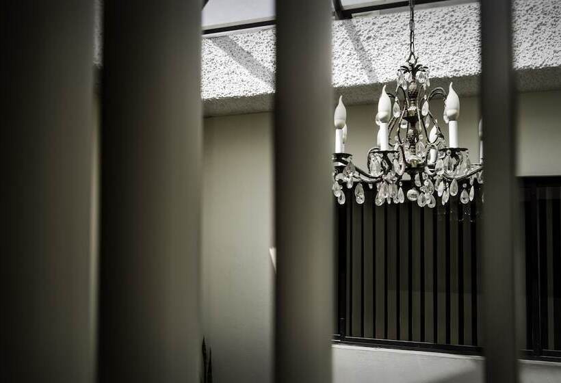 Bed and Breakfast Mariscal Inn & Suites