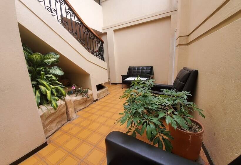 Bed and Breakfast Mariscal Inn & Suites