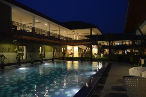 Hotel Bumi Gumati Resort & Convention