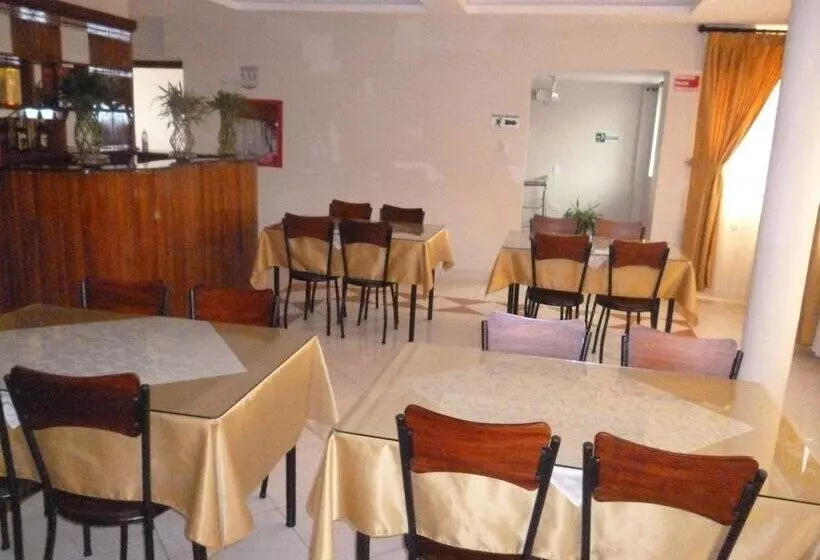 هتل Hostal Fevilamir