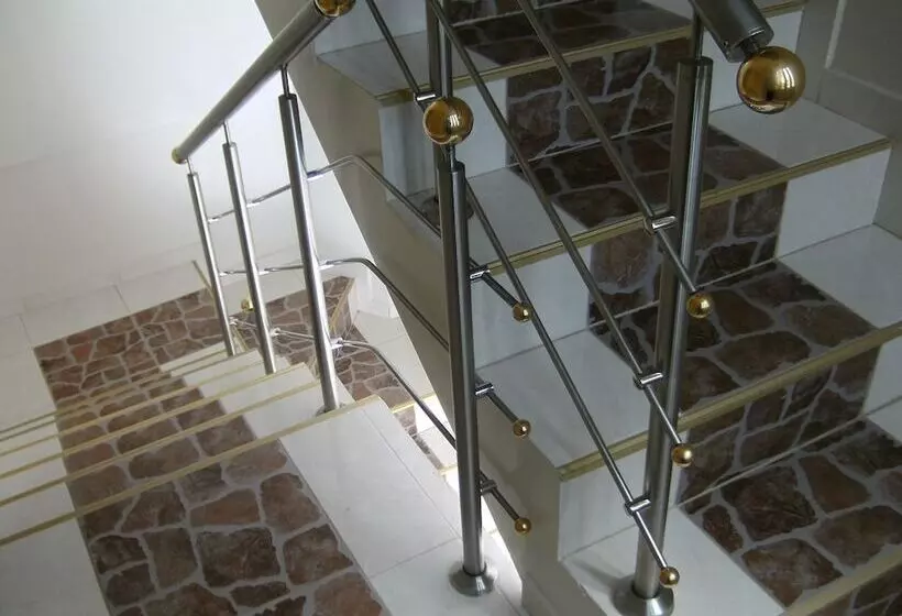 هتل Hostal Fevilamir