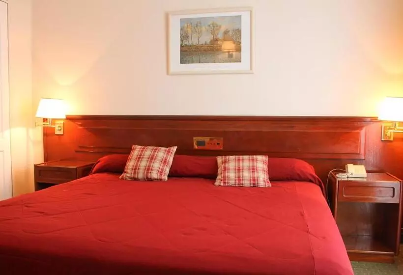 Hotelli Reviens