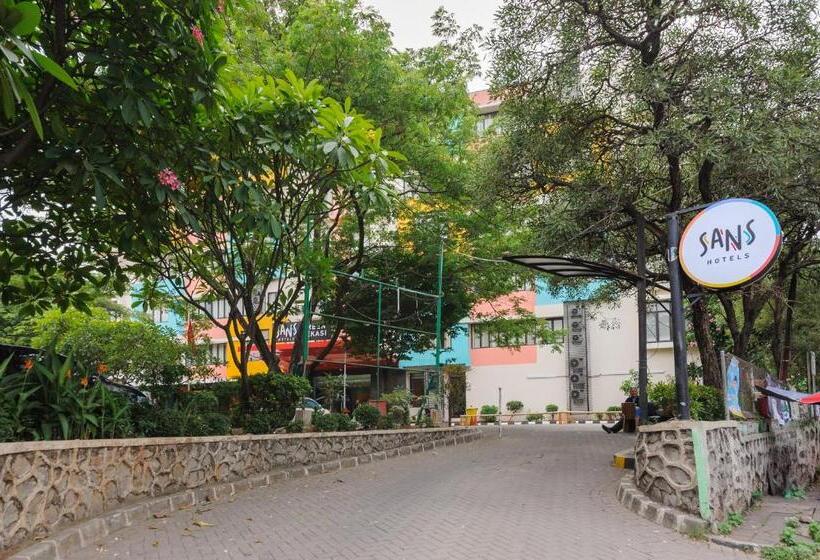 Sans Hotel Green Bekasi By Reddoorz