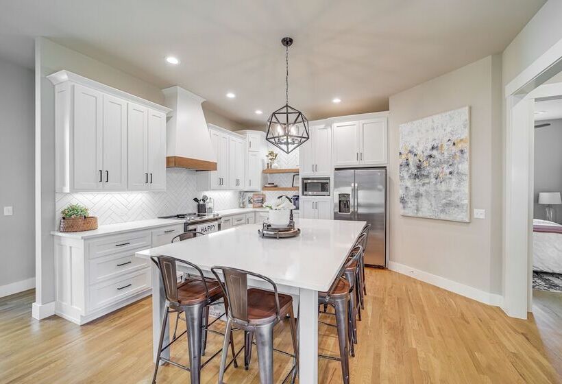 Cozy Carlton Landing Home Pools & Lake Access