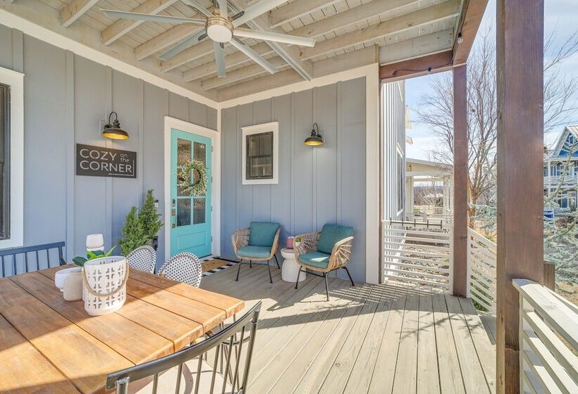 Cozy Carlton Landing Home Pools & Lake Access