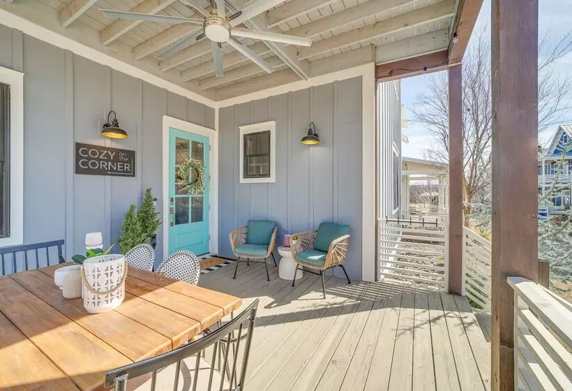 Cozy Carlton Landing Home   Pools & Lake Access