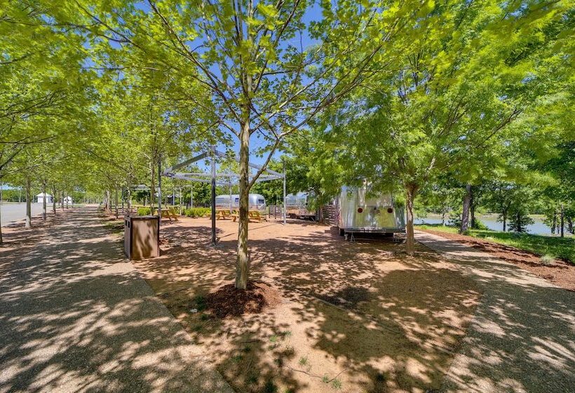 Cozy Carlton Landing Home Pools & Lake Access