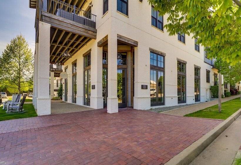 Cozy Carlton Landing Home   Pools & Lake Access