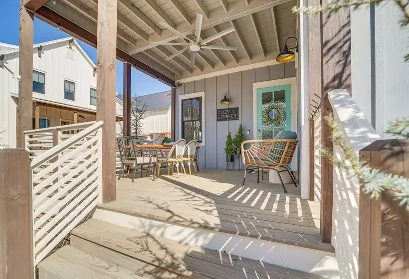 Cozy Carlton Landing Home   Pools & Lake Access