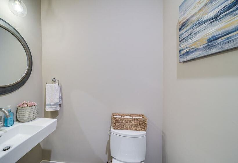 Cozy Carlton Landing Home Pools & Lake Access