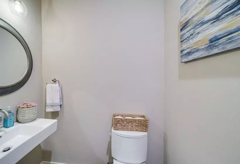 Cozy Carlton Landing Home   Pools & Lake Access