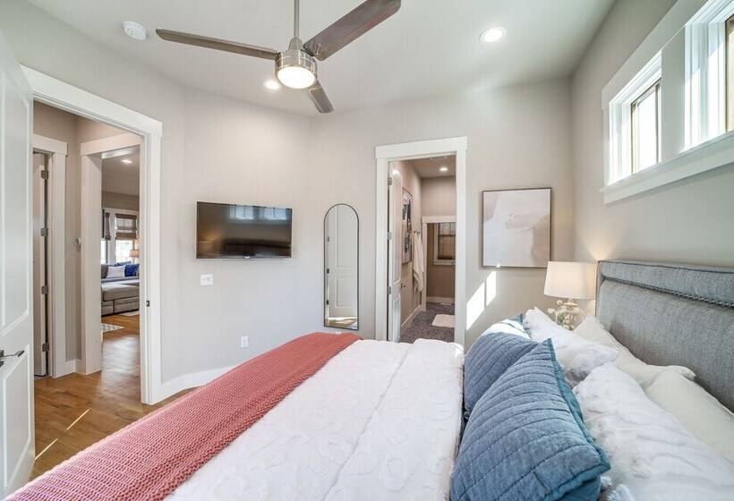 Cozy Carlton Landing Home Pools & Lake Access