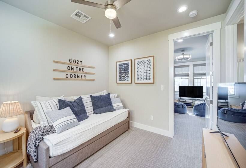 Cozy Carlton Landing Home Pools & Lake Access