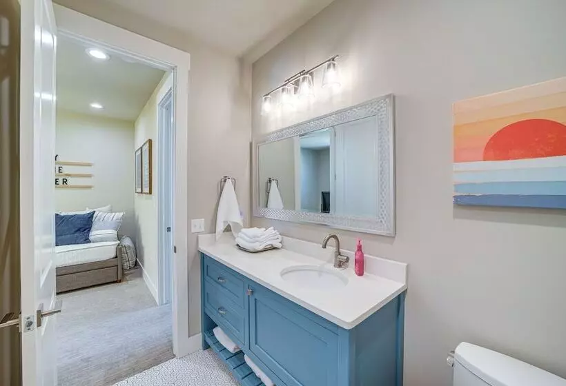 Cozy Carlton Landing Home   Pools & Lake Access