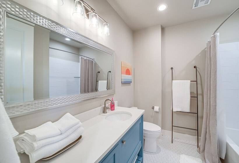 Cozy Carlton Landing Home Pools & Lake Access